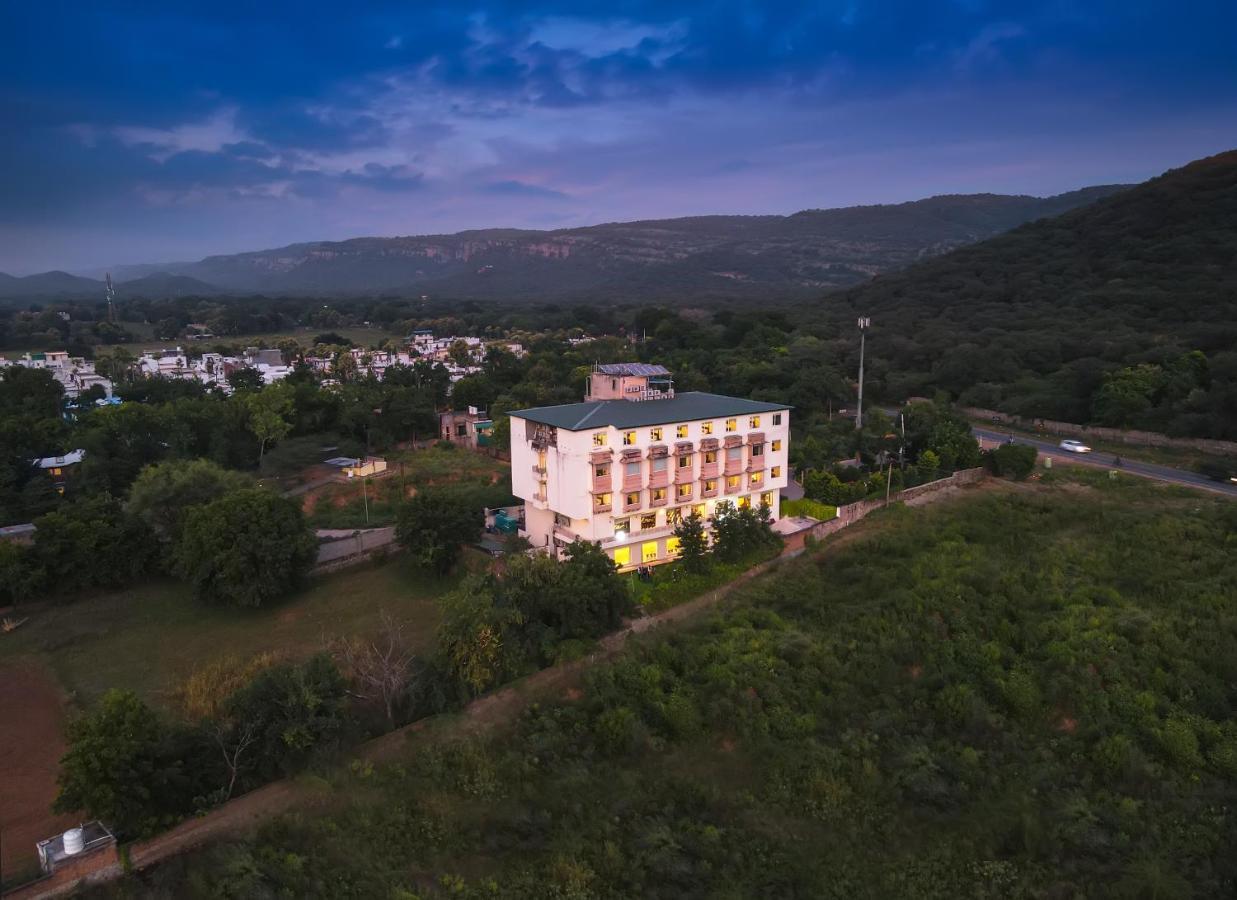 Welcomheritage Mount Valley Resort Ranthambore 萨瓦伊马多普尔 外观 照片