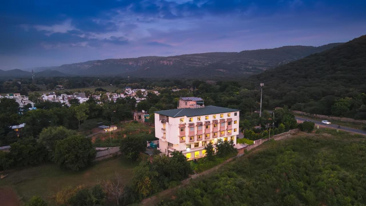 Welcomheritage Mount Valley Resort Ranthambore 萨瓦伊马多普尔 外观 照片