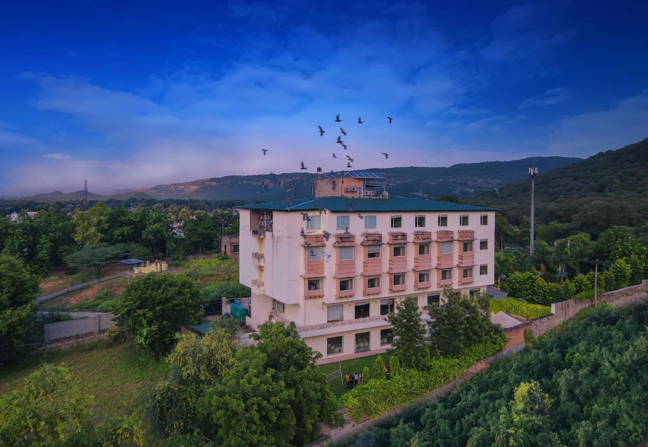 Welcomheritage Mount Valley Resort Ranthambore 萨瓦伊马多普尔 外观 照片
